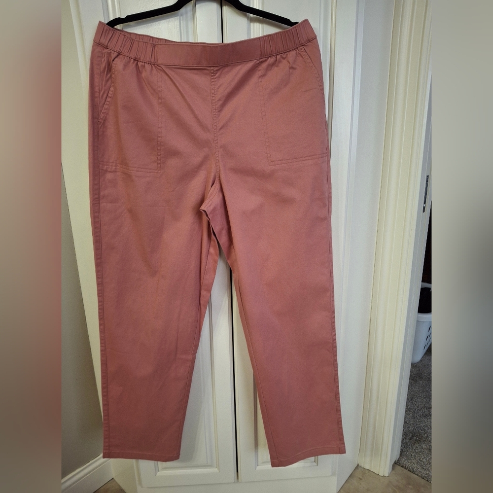 Women's Straight Leg Pants in Pink